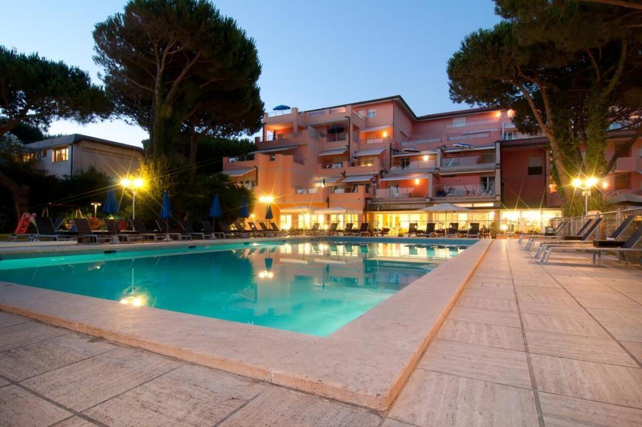 Versilia Palace Hotel Марина ди Пиетрасанта Екстериор снимка
