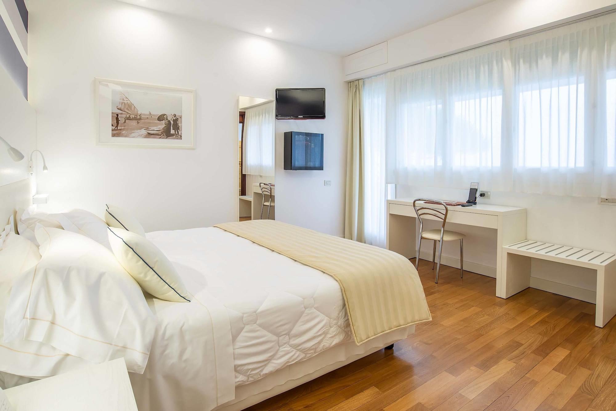 Versilia Palace Hotel Марина ди Пиетрасанта Екстериор снимка