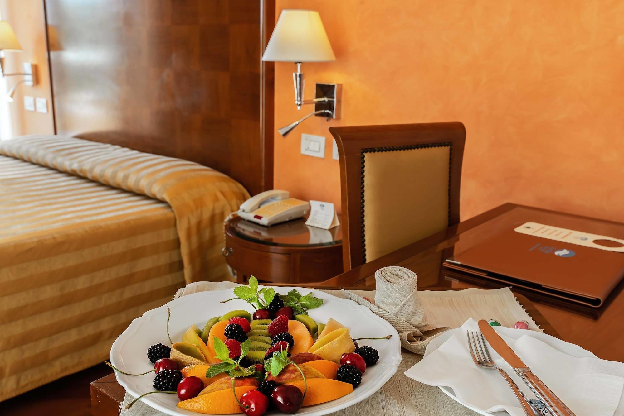 Versilia Palace Hotel Марина ди Пиетрасанта Екстериор снимка