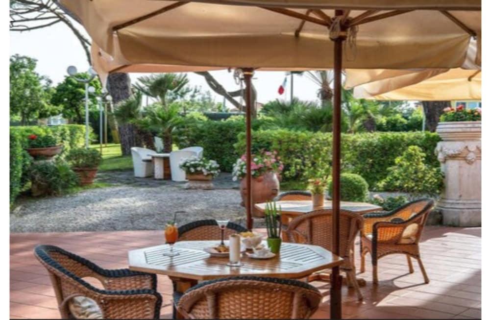 Versilia Palace Hotel Марина ди Пиетрасанта Екстериор снимка