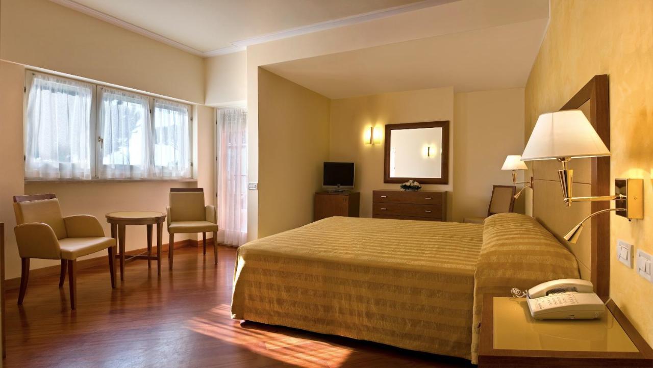 Versilia Palace Hotel Марина ди Пиетрасанта Екстериор снимка