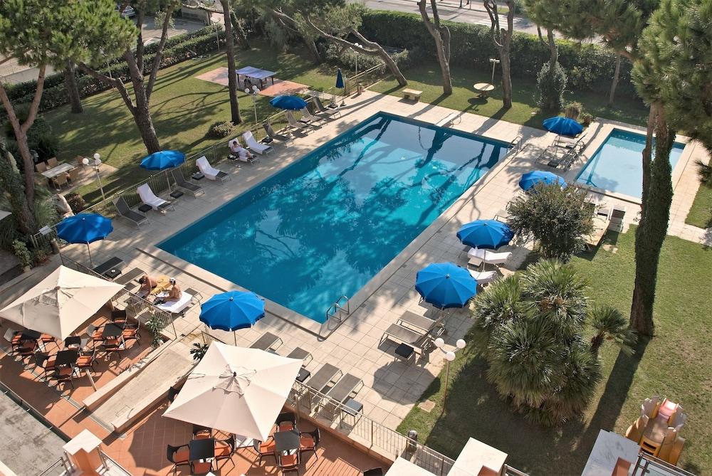 Versilia Palace Hotel Марина ди Пиетрасанта Екстериор снимка