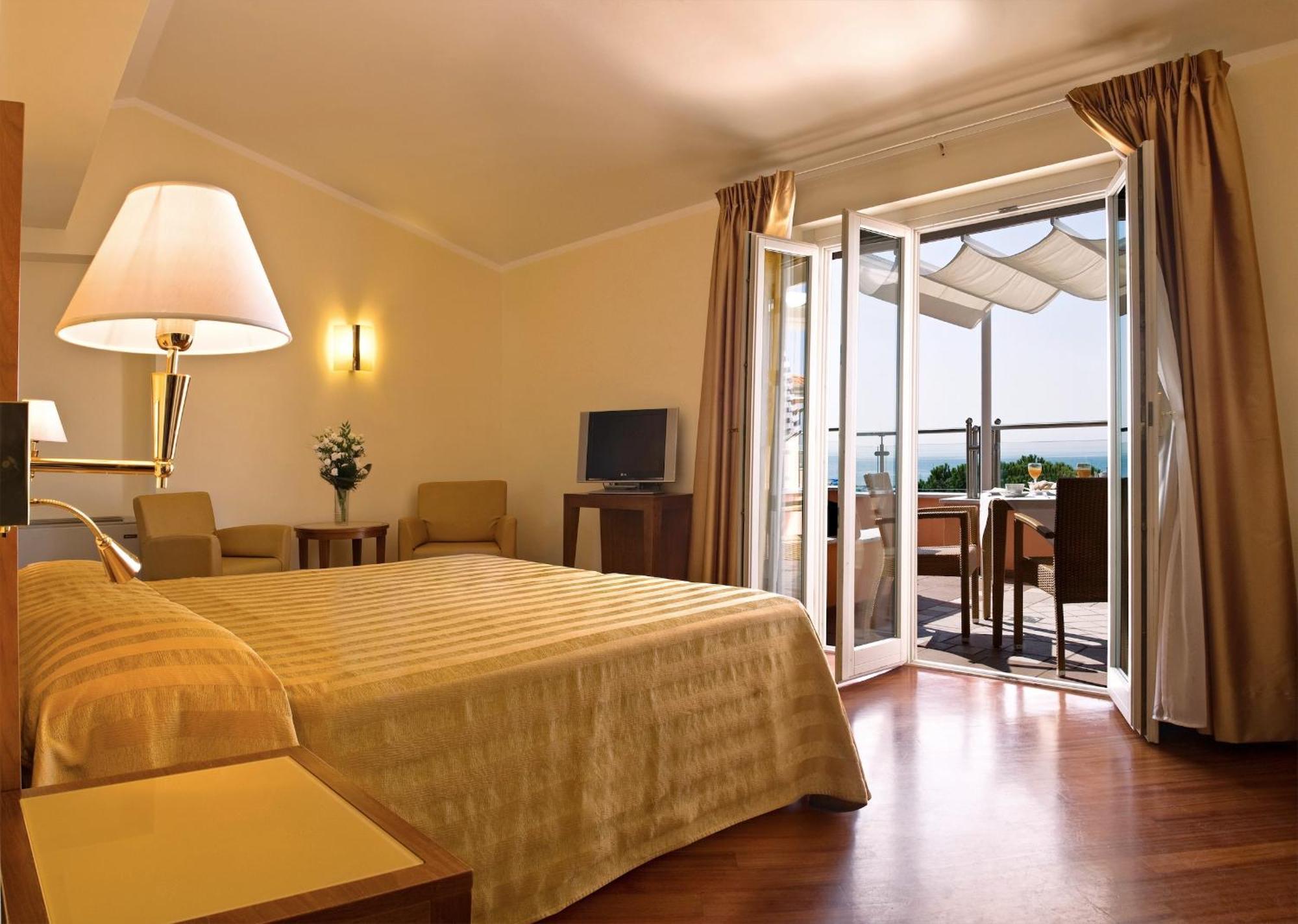 Versilia Palace Hotel Марина ди Пиетрасанта Екстериор снимка