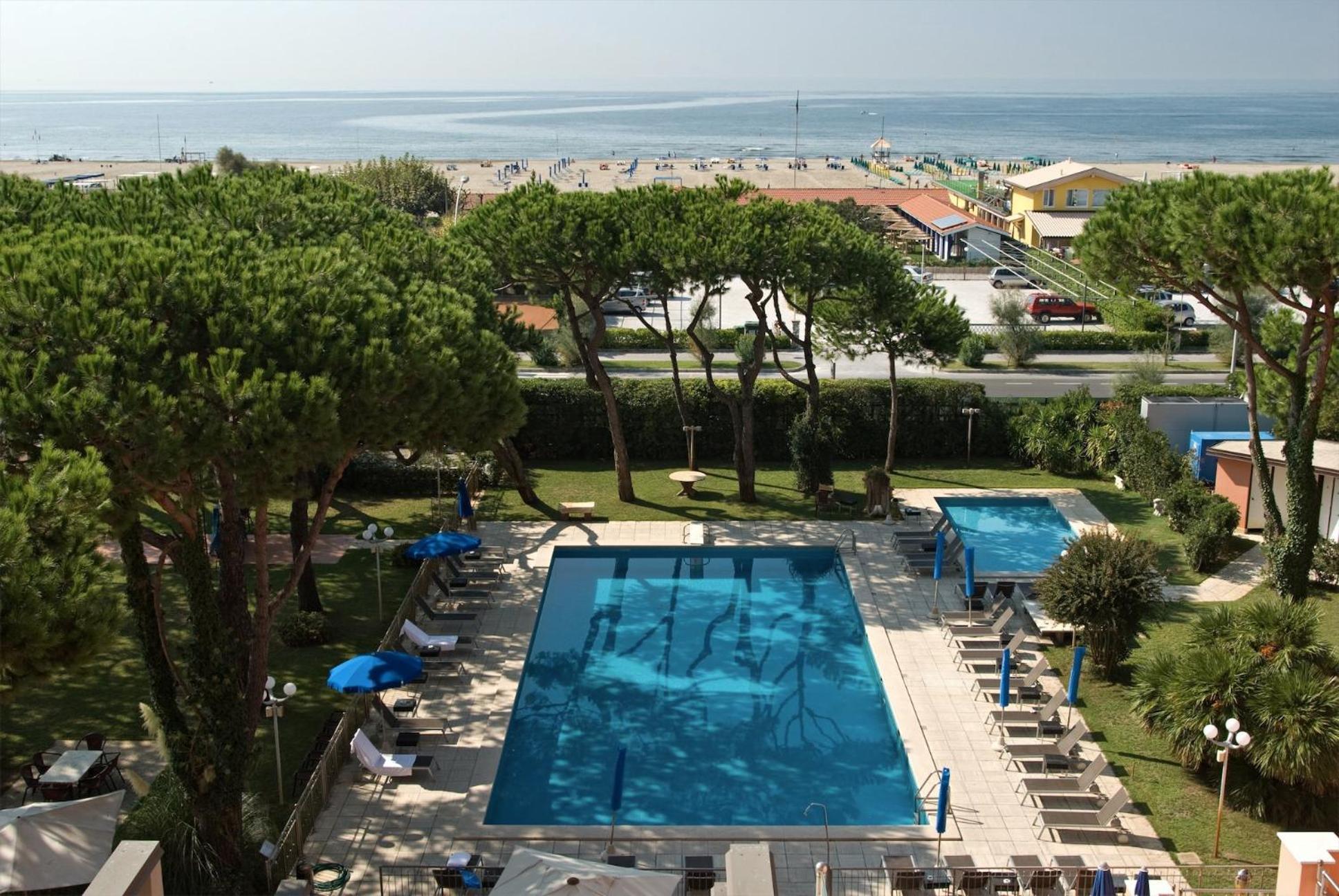 Versilia Palace Hotel Марина ди Пиетрасанта Екстериор снимка