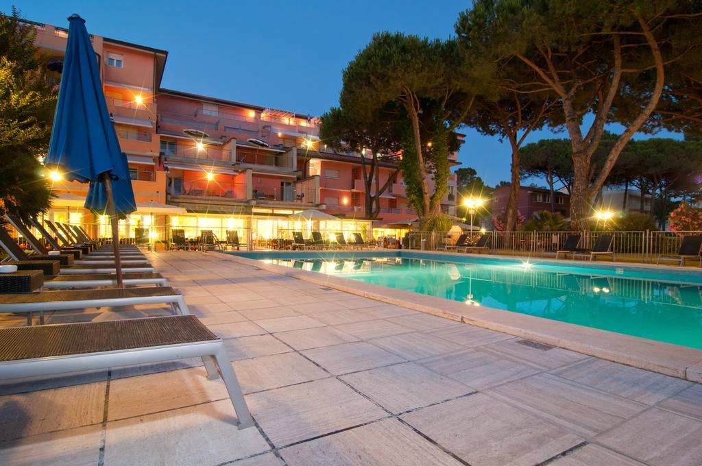 Versilia Palace Hotel Марина ди Пиетрасанта Екстериор снимка