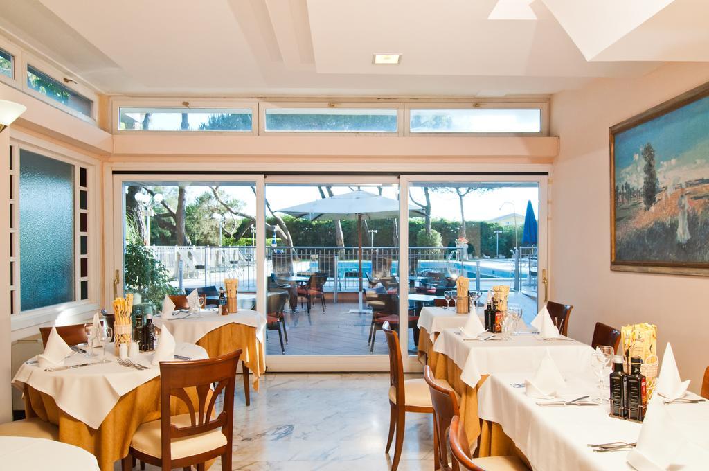 Versilia Palace Hotel Марина ди Пиетрасанта Екстериор снимка