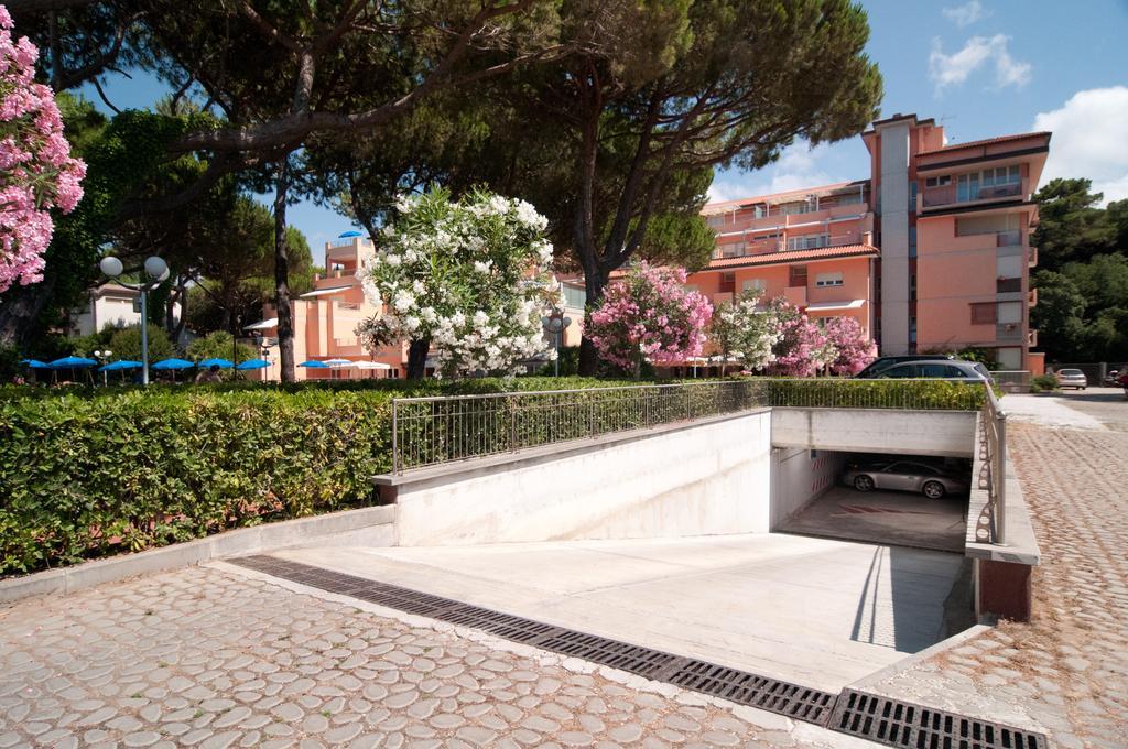Versilia Palace Hotel Марина ди Пиетрасанта Екстериор снимка
