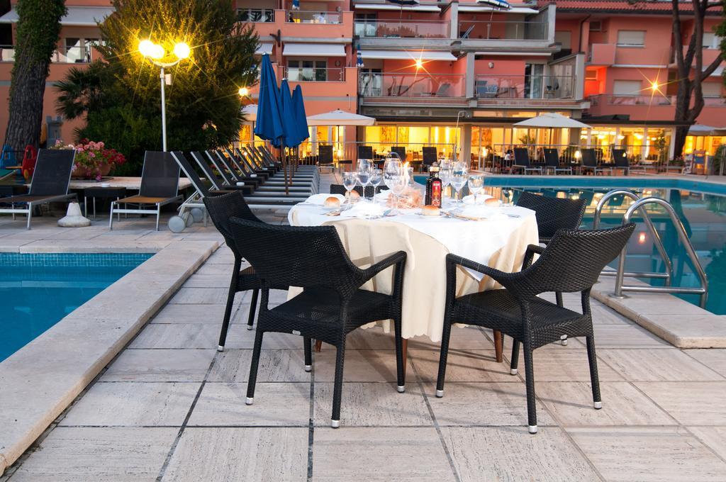 Versilia Palace Hotel Марина ди Пиетрасанта Екстериор снимка